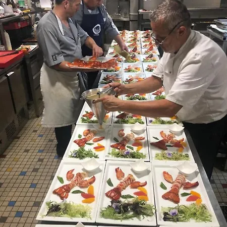 فندق Logis Saint-nicolas & 4*