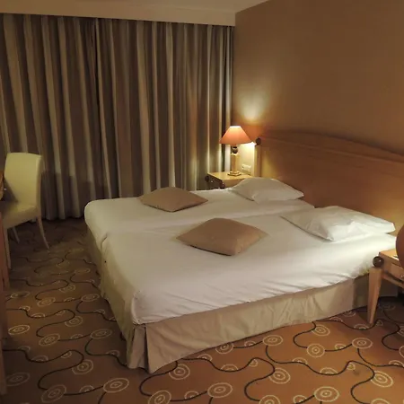 Logis Saint-nicolas & فندق 4*